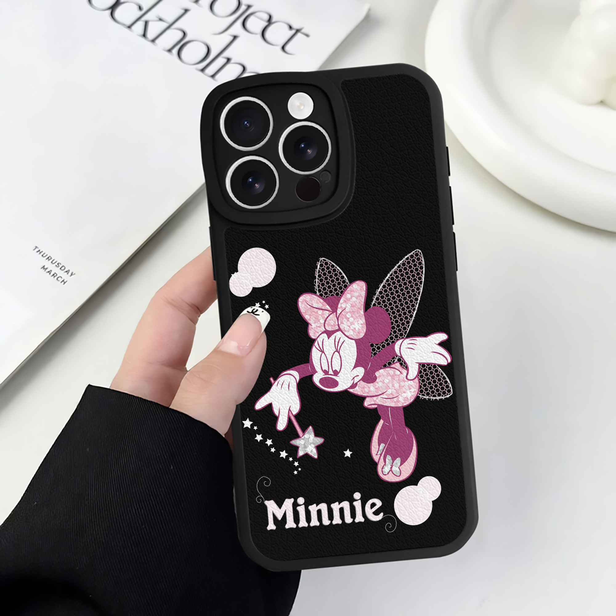 （画像用） ミッキーマウス Mickey Mouse 【iPhone 16シリーズ対応】シリコンスマホケース（レザー調） 材質：シリコン